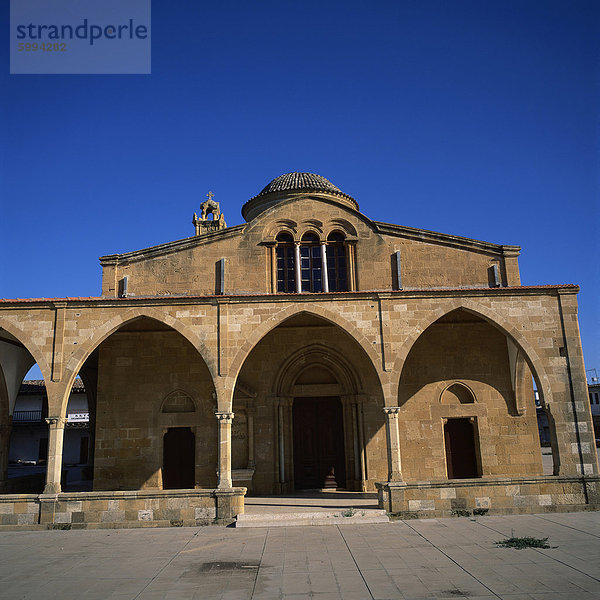 Fassade der Kirche des Grabes von St. Mamas  datierend aus dem 15. Jahrhundert  Gotik  bekannt als Morphou griechische Mamas gezähmt und ritt Löwe mit Lamm  Guzelyurt  Nord-Zypern  Europa