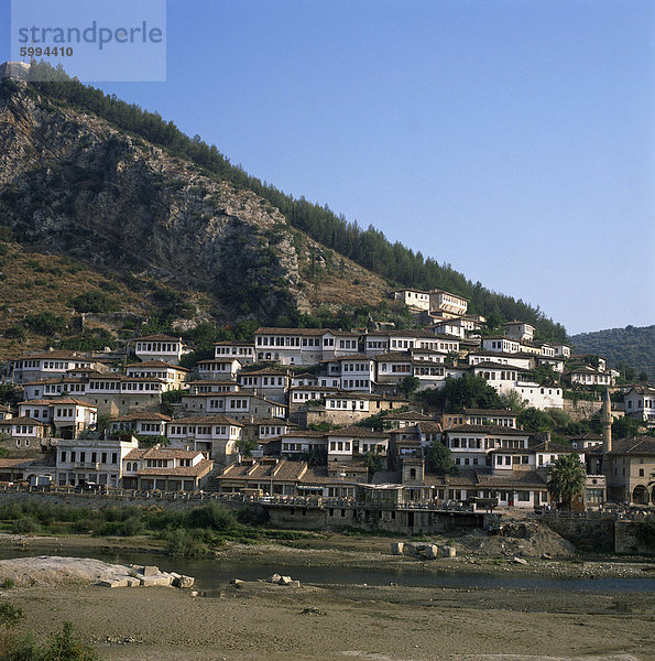 Die Stadt und den Fluss bei Berat in Albanien  Europa