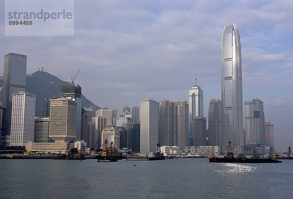 Hong Kong Skyline und den Victoria Harbour  Hong Kong  China  Asien