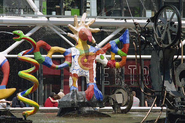 Farbenfrohe Skulpturen der Tinguely-Brunnen  Centre Georges Pompidou  Beaubourg  Paris  Frankreich  Europa
