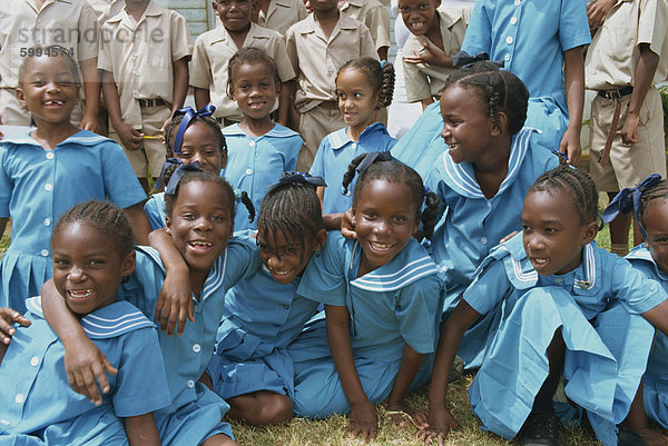 Gruppe der Schulkinder in der Schule einheitlichen  St. John  Barbados  Antillen  Karibik  Mittelamerika