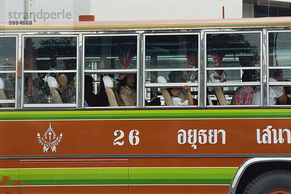 Nahaufnahme der Seite von einem lokalen Bus in Ayutthaya  Thailand  Südostasien  Asien