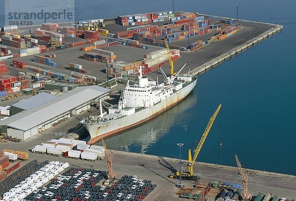Container-terminal und Cargo ship  Salerno  Kampanien  Italien  Mittelmeer  Europa