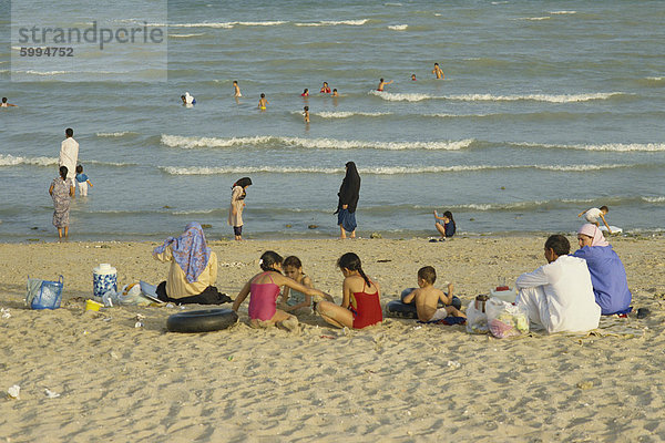 Familie Stadt Strand  Kuwait City  Kuwait  Naher Osten