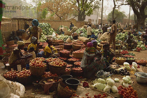 Marktszene  Bobo-Dioulasso  Burkina Faso  Westafrika  Afrika