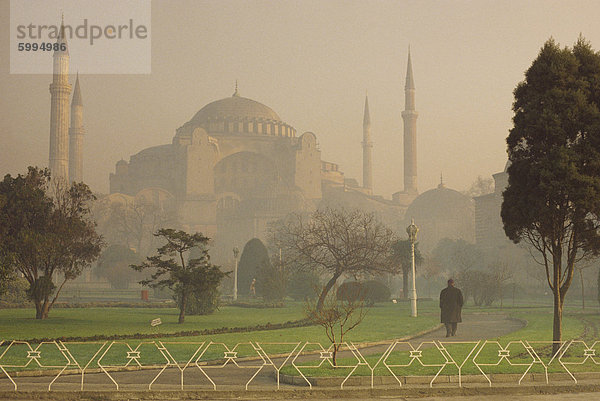 Aghia Sophia Basilika in der Abenddämmerung  UNESCO-Weltkulturerbe  Istanbul  Türkei  Europa