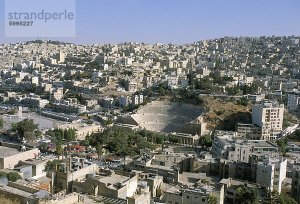 Ansicht des römischen Theaters aus dem Zitadelle Spalten  Amman  Jordanien  Naher Osten