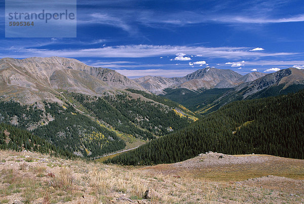 Blick vom Gipfel  Independence Pass  Colorado  Vereinigte Staaten von Amerika (U.S.A.)  Nordamerika