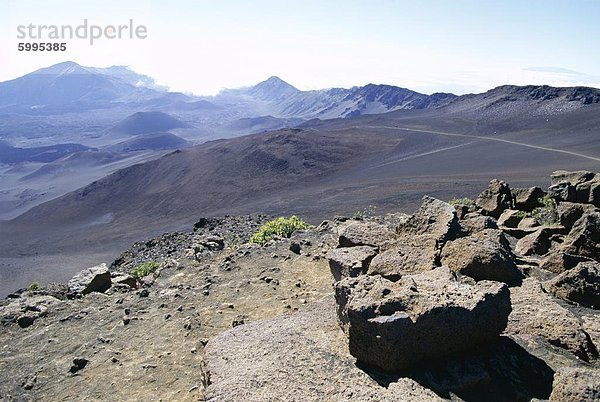 Teil des riesigen Kraters 10023 ft Haleakala  der weltweit größten ruhender Vulkan  gesehen vom Sliding Sands Trail  Maui  Hawaii  Hawaii  Vereinigte Staaten von Amerika (U.S.A.)  Nordamerika