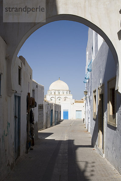 Straße in der Altstadt (Medina)  Kairouan  Tunesien  Nordafrika  Afrika