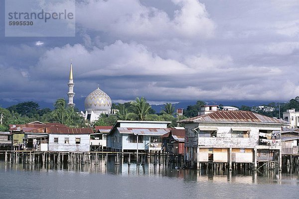 Dorf Stelzen und staatliche Moschee  Kota Kinabalu  Sabah  Insel Borneo  Malaysia  Südostasien  Asien