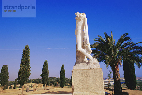 Überreste einer römischen Statue  Italica  Sevilla (Sevilla)  Andalusien (Andalusien)  Spanien  Europa