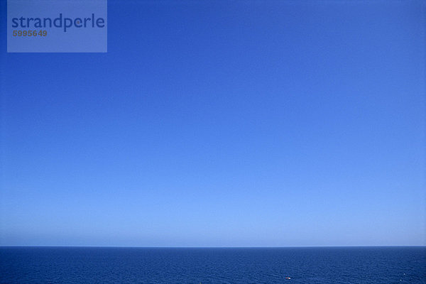 Seelandschaft der blaue Himmel über blaue Meer in Devon  England  Vereinigtes Königreich  Europa