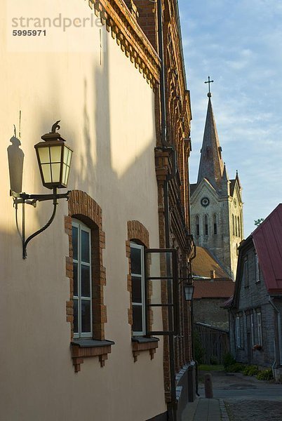 Kleine Gasse in Sigulda  Gauja Nationalpark  Lettland  Baltikum  Europa