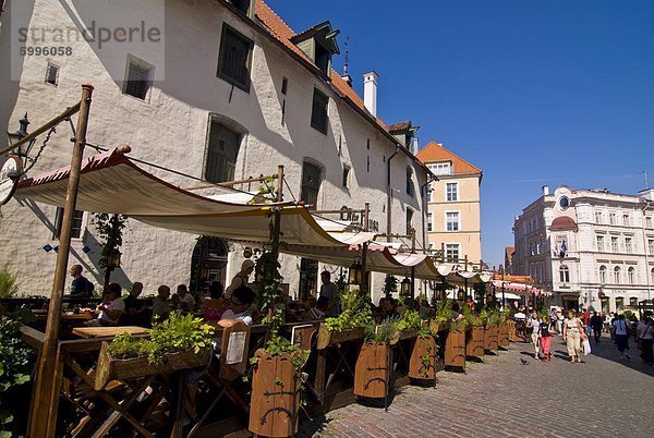 Straßencafé in der Altstadt von Tallinn  Estland  Baltikum  Europa