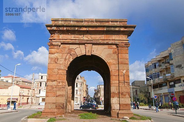 Bab El Tenes  alte Eingangstor zur Stadt von Cherchell  Algerien  Nordafrika  Afrika