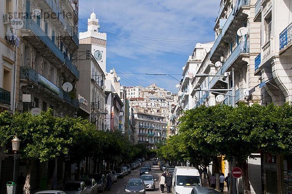 Larbi Ben Mï¾ «Hidi Straße mit Blick auf die Kasbah von Algier  Nordafrika  Afrika