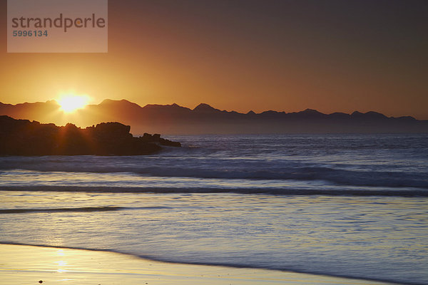 Sonnenaufgang am Plettenberg Bay  Western Cape  Südafrika  Afrika