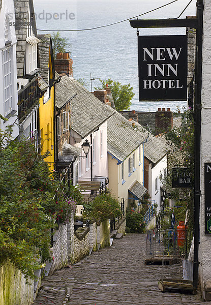 Schmale Straße mit Kopfsteinpflaster in den Fischen Dorf von Clovelly  North Devon  England  Vereinigtes Königreich  Europa