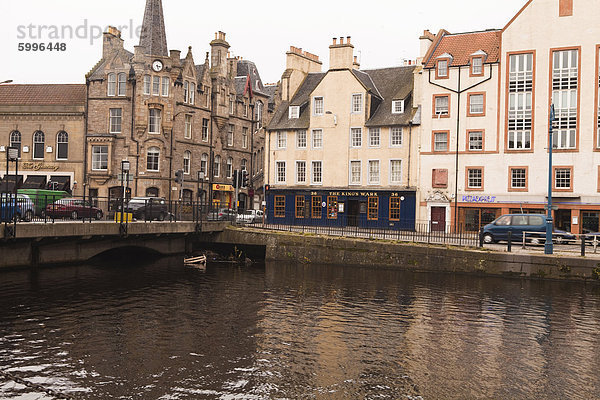Alte und neue Ufer Gebäude  Leith  Edinburgh  Schottland  Vereinigtes Königreich  Europa