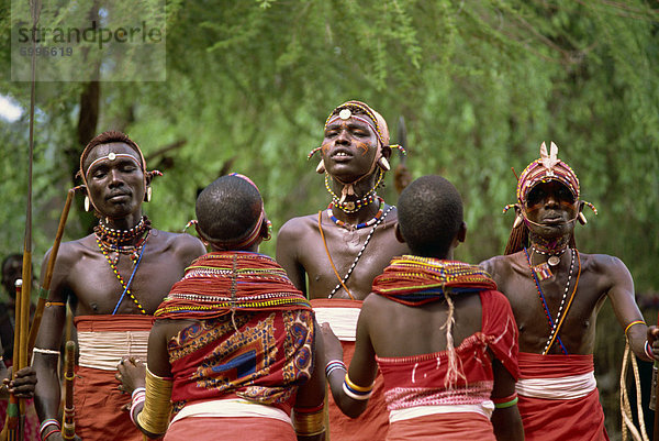 Samburu-Krieger  die tanzen  Kenia  Ostafrika  Afrika