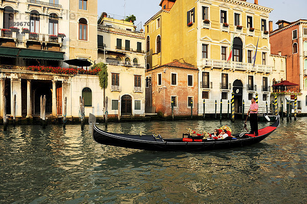 Gondel auf dem Canal Grande  Venedig  UNESCO World Heritage Site  Veneto  Italien  Europa