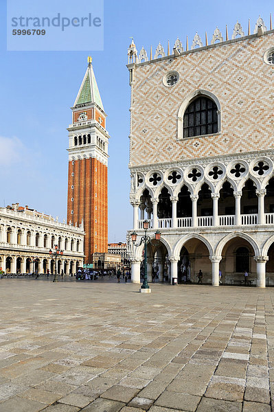 Palazzo Ducale (Dogenpalast) mit dem Campanile im Hintergrund  Piazza San Marco (Markusplatz)  Venedig  UNESCO World Heritage Site  Veneto  Italien  Europa