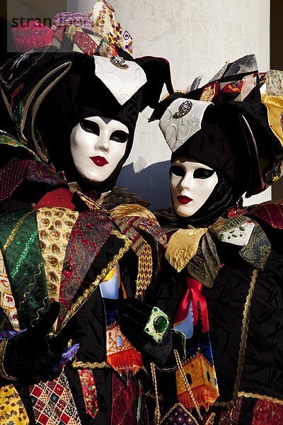 Kostüme und Masken während der Karneval von Venedig  Venedig  Veneto  Italien  Europa