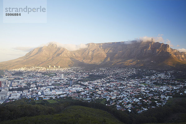 Blick auf den Tafelberg und City Bowl  Kapstadt  Westkap  Südafrika  Afrika