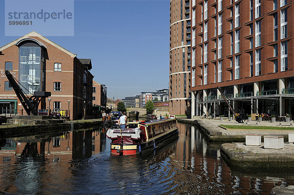 Grachtenboot nach Granary Wharf  Leeds-Liverpool-Kanal  Leeds  West Yorkshire  England  Vereinigtes Königreich  Europa