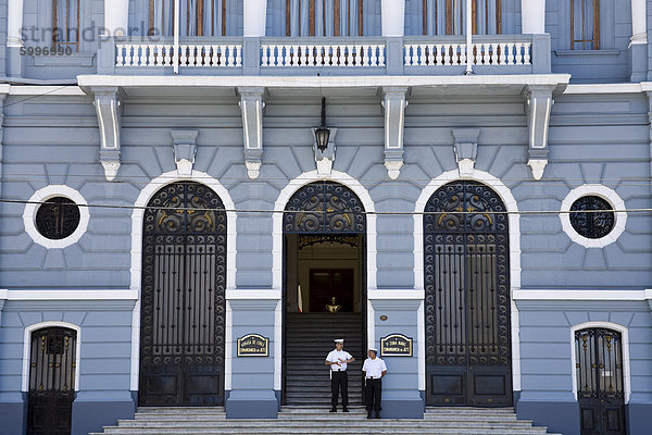 Chilenische Marine Building (regionale Regierung Altbau) in Plaza Sotomayor  Valparaiso  Chile  Südamerika