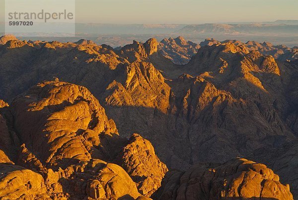 Blick über die Wüste Sinai vom Berg Sinai  Ägypten  Nordafrika  Afrika