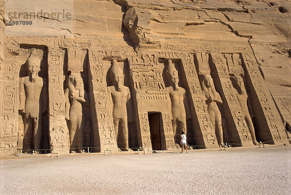 Tempel der Hathor zu Ehren von Nefertari  zog den hohen Assuan-Staudamm errichtet  UNESCO Weltkulturerbe  Abu Simbel  Nubien  Ägypten  Nordafrika  Afrika