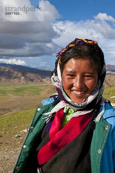 Junge freundliche Tibeterin  Southern Tibet  China  Asien