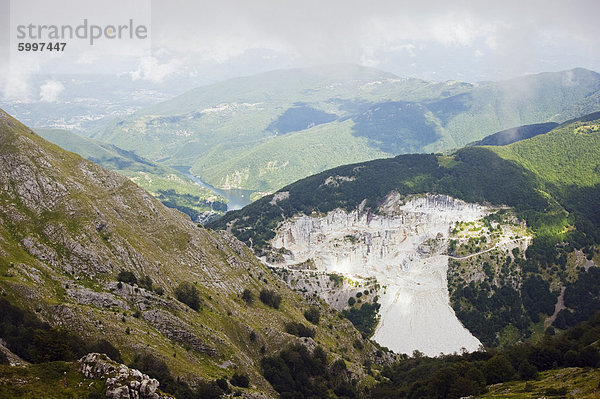 Marmorbruch verwendet von Michelangelo  Apuanische Alpen  Toskana  Italien  Europa