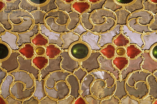 Detail der farbigen Glas und Spiegel arbeiten im Publikum Saal im Palast  The City Palace  Jaipur  Rajasthan Zustand  Indien  Asien