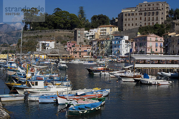 Die Marina Piccola (kleiner Marina)  Sorrento  UNESCO World Heritage Site  Campania  Italien  Europa