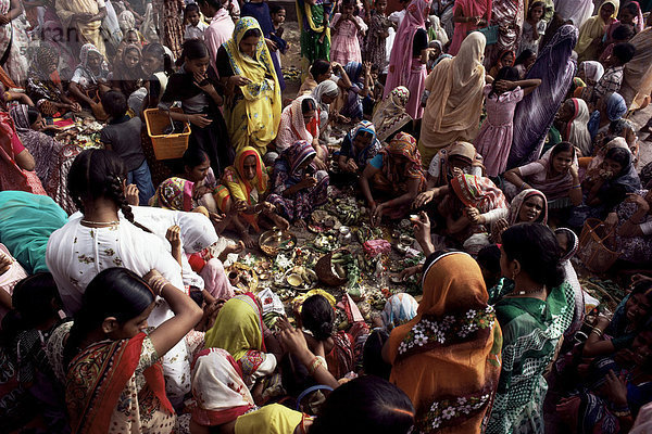 Damen Festival  Varanasi (Benares)  Indien  Asien