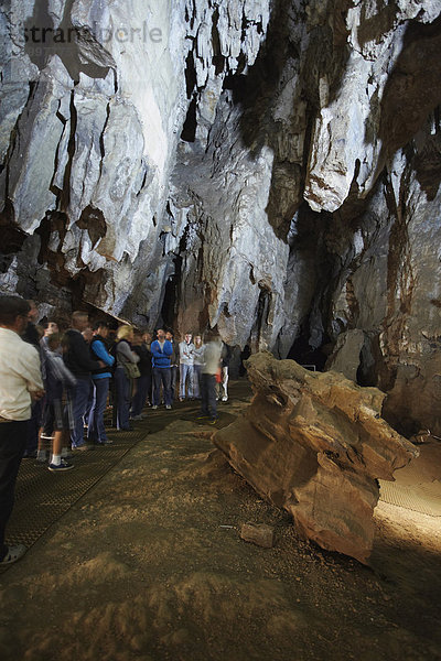 Touristen auf Führung von Sterkfontein Höhlen  UNESCO-Weltkulturerbe  Gauteng  Südafrika  Afrika