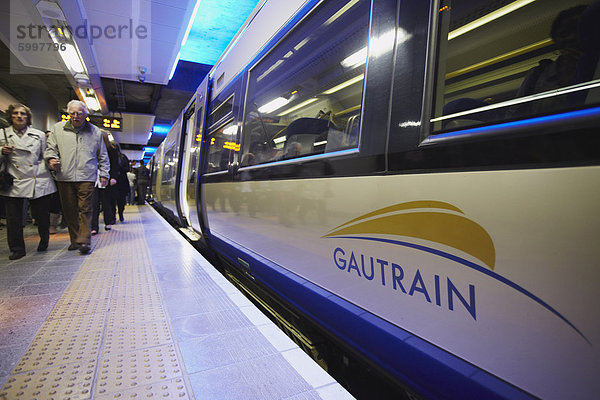 High-Speed Gautrain in Sandton Bahnhof  Sandton  Johannesburg  Gauteng  Südafrika  Afrika