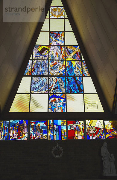 Glasmalerei-Fenster  Regina Mundi katholische Kirche  Szene von Soweto Aufstand  Soweto  Johannesburg  Gauteng  Südafrika