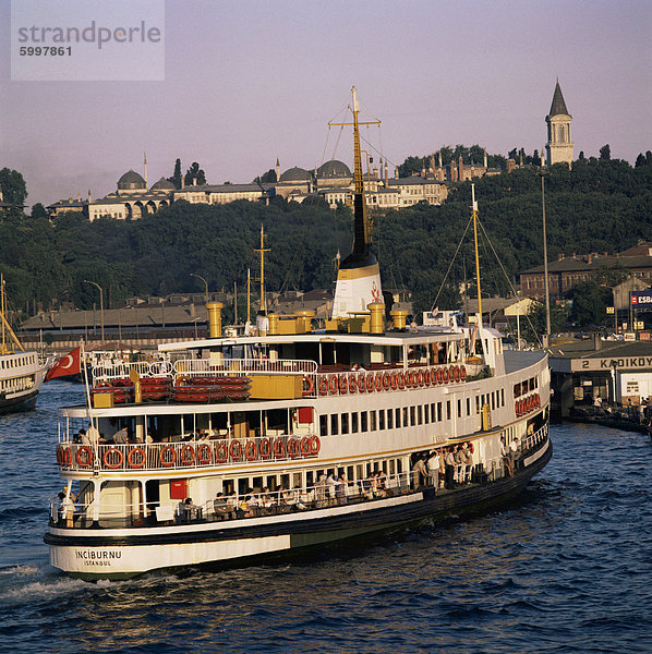 Bosporus Fähre  Istanbul  Türkei  Eurasien