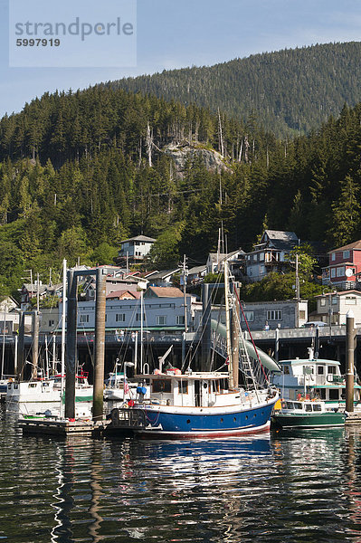 Fischerboote im Hafen von Ketchikan  Ketchikan  Southeast Alaska  USA  Nordamerika