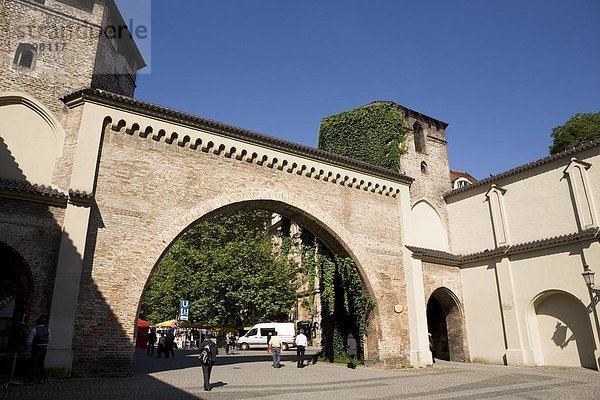 Sendlinger Tor  eines der Stadt historische Stadttore aus dem Mittelalter in München  Bayern  Deutschland  Mitteleuropa
