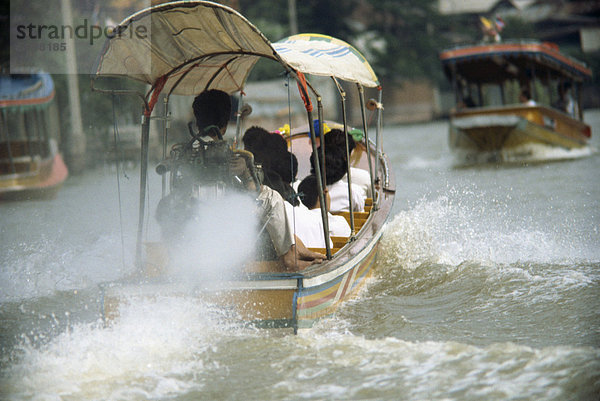 Longtail Boot Fähre auf den Klongs in Bangkok  Thailand  Südostasien  Asien