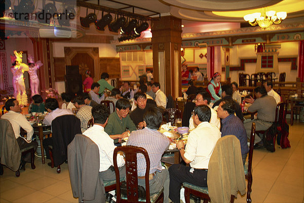 Geschäftsleute in Restaurant  Peking  China  Asien
