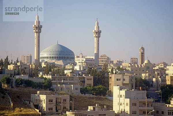 Abdullah Moschee und die Skyline von Amman in der Abenddämmerung  Jordanien  Naher Osten