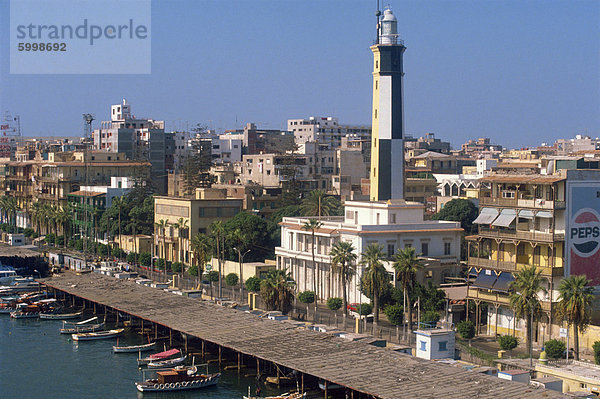 Hafengebiet Skyline mit Leuchtturm  Port Said  Ägypten  Nordafrika  Afrika