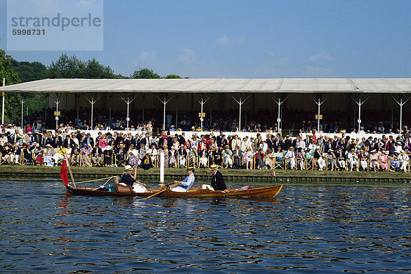 Zuschauer  Henley Royal Regatta  Oxfordshire  England  Vereinigtes Königreich  Europa