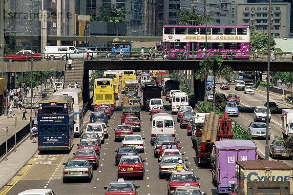 Verkehr an der Gloucester Road in Wan Chai  den Business-District auf Hong Kong Island  China  Asien